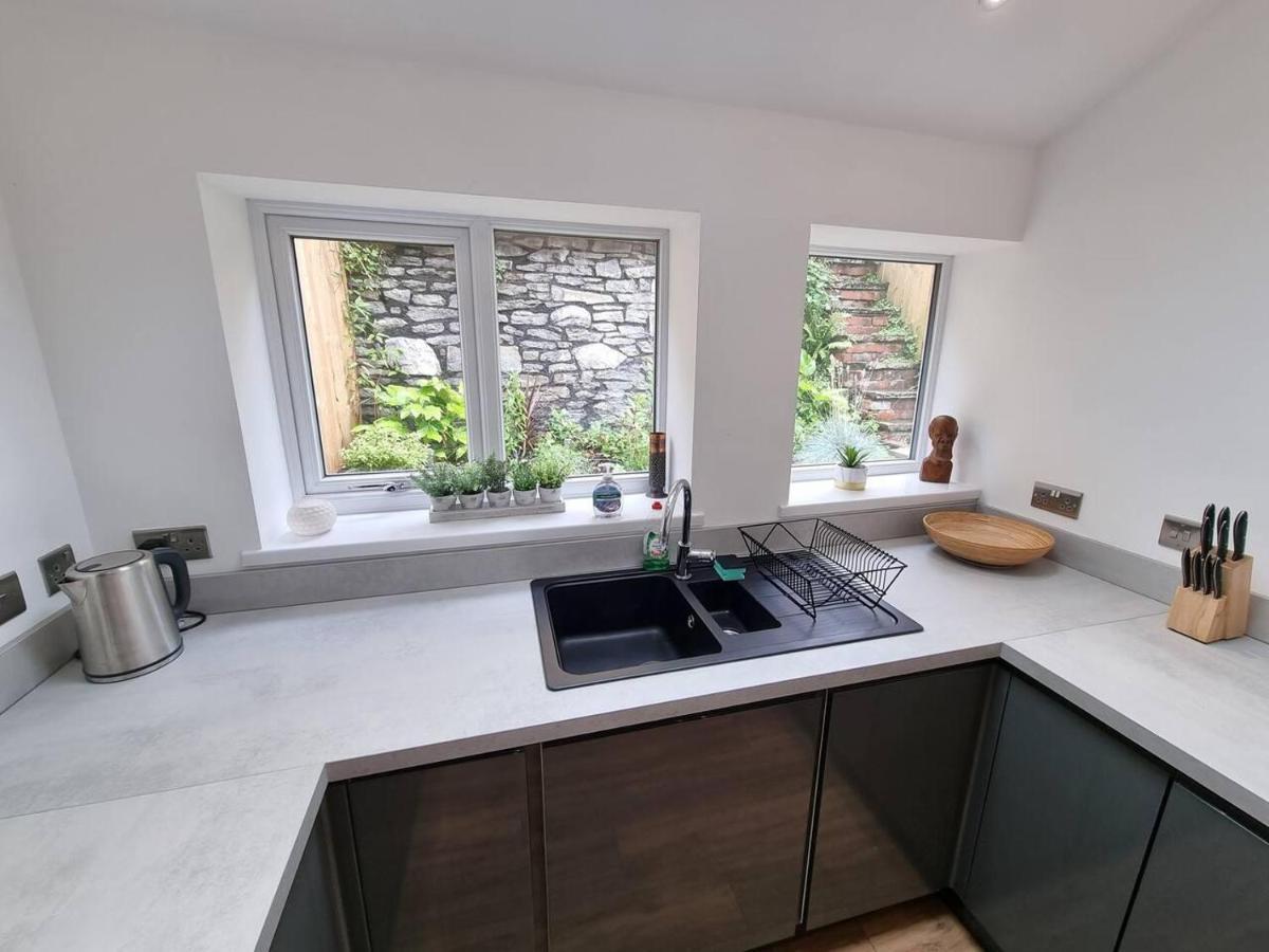 Modern 4-Bedroom Townhouse With Private Garden Abertillery Εξωτερικό φωτογραφία