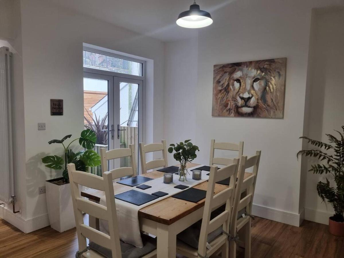 Modern 4-Bedroom Townhouse With Private Garden Abertillery Εξωτερικό φωτογραφία